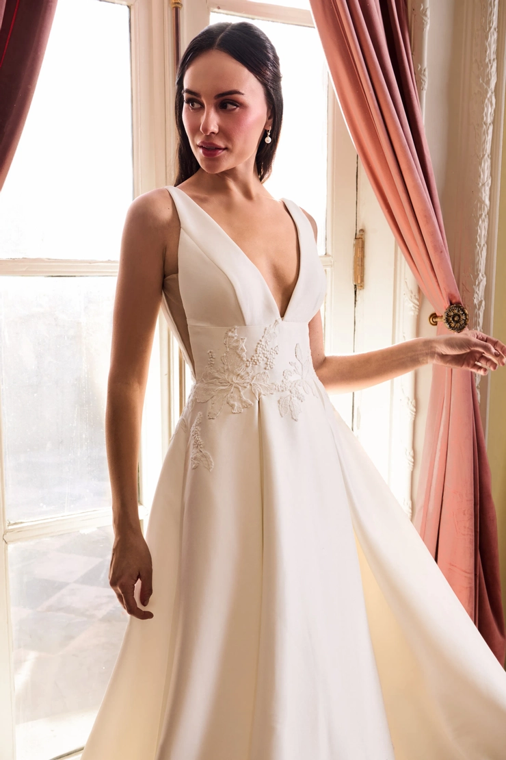 Kelly Faetanini Valentina #2 frontface vertical cropped picture