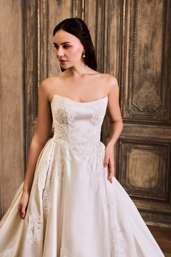 Kelly Faetanini #Veronica #4 frontface vertical cropped thumbnail