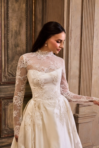 Kelly Faetanini #Veronica #3 frontface vertical cropped thumbnail