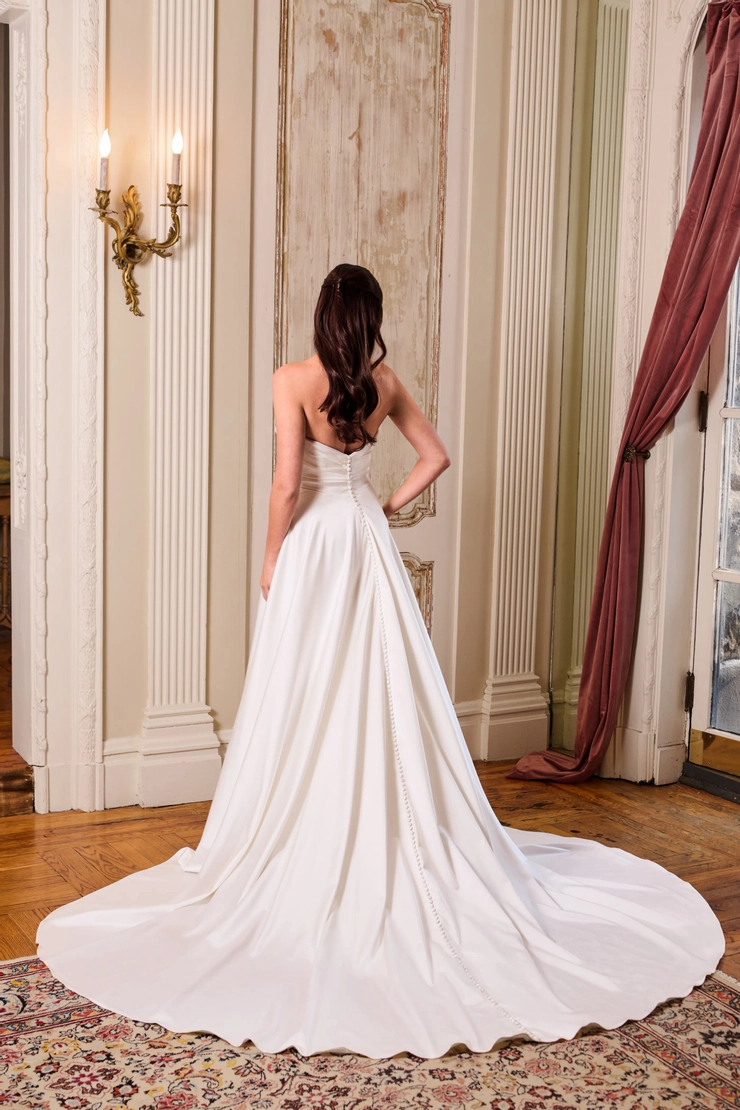 Kelly Faetanini Viviana #1 default backface vertical picture