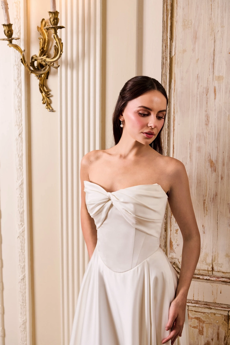 Kelly Faetanini Viviana #2 frontface vertical cropped picture