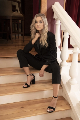 Larr Brio Black Sophia #2 frontface vertical thumbnail