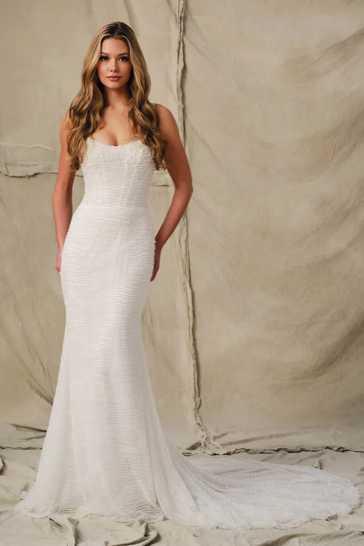 Style No. E425 #2 default Diamond White frontface vertical picture
