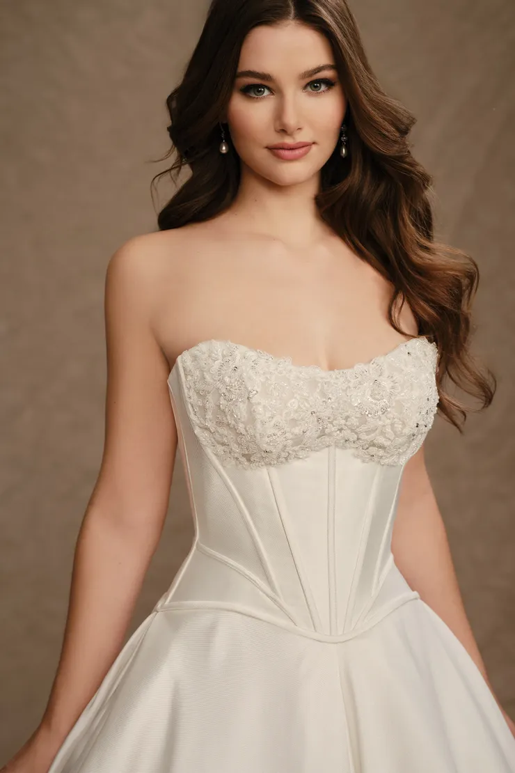 MT4011 Verona #6 Ivory frontface vertical cropped picture