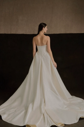 Enaura Petra #3 default backface vertical thumbnail