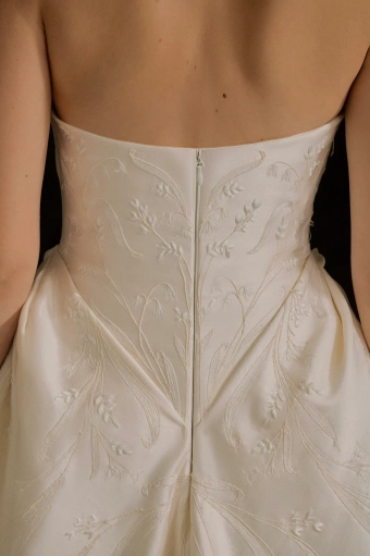 Enaura Petra #7 backface vertical cropped thumbnail