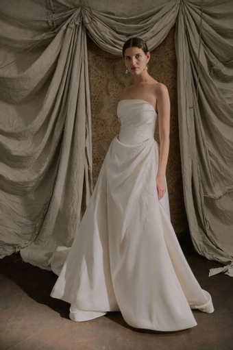 Enaura Petra #1 frontface vertical thumbnail