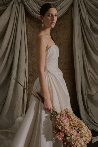 Enaura Petra #5 frontface vertical cropped thumbnail