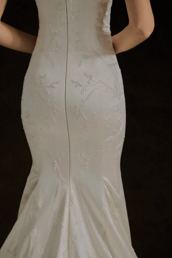 Enaura Blake #5 backface vertical cropped thumbnail