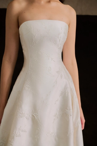 Enaura Sierra #3 frontface vertical cropped thumbnail