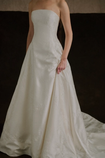 Enaura Sierra #4 frontface vertical cropped thumbnail