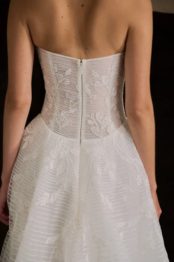 Enaura Taylor #4 default backface vertical cropped thumbnail