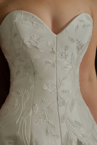 Enaura Adeline #2 frontface vertical cropped thumbnail