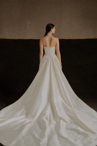 Enaura Liora #3 default backface vertical thumbnail