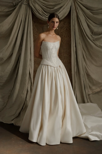 Enaura Liora #2 frontface vertical thumbnail