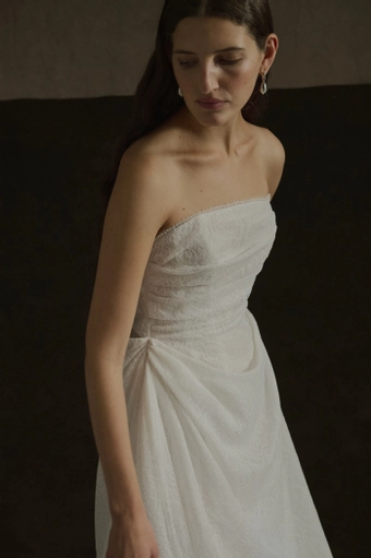 Enaura Evelyn #4 frontface vertical cropped thumbnail