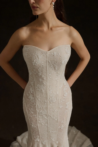 Enaura Elyse #3 frontface vertical cropped thumbnail