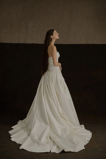 Enaura Reya #3 default backface vertical thumbnail