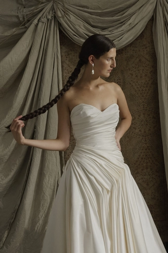 Enaura Reya #5 frontface vertical cropped thumbnail