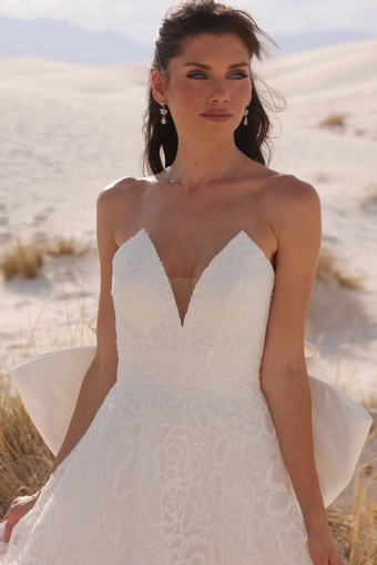 JH Bridal by Jimme Huang Style #Misaki #7 frontface vertical cropped thumbnail