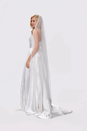 Heirloom Bridal Hallie Veil #1 vertical thumbnail