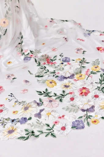Heirloom Bridal Margot Veil #2 vertical thumbnail