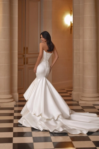 Aurelia Pollardi #1 default backface vertical thumbnail