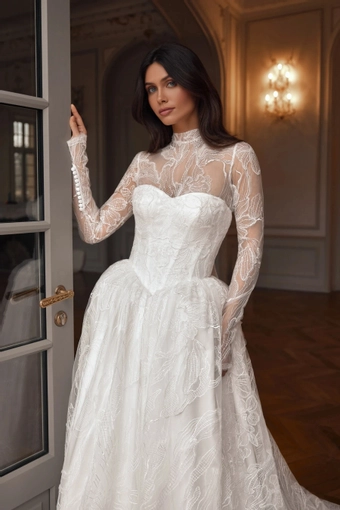 Lirenne Pollardi #2 frontface vertical cropped thumbnail