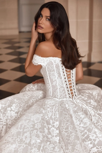 Ame Pollardi #3 backface vertical cropped thumbnail