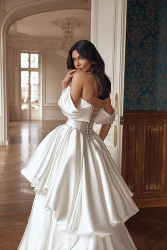 Maellita Pollardi #3 backface vertical cropped thumbnail