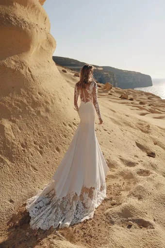 Eva Lendel Style Khali #2 default backface vertical thumbnail