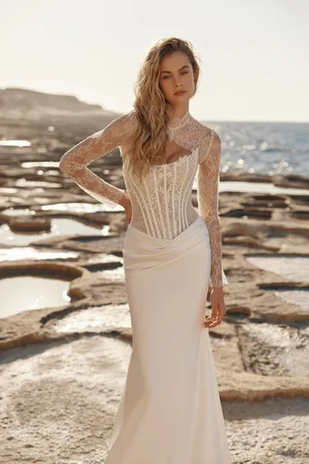 Eva Lendel Style Kilian #3 frontface vertical cropped thumbnail
