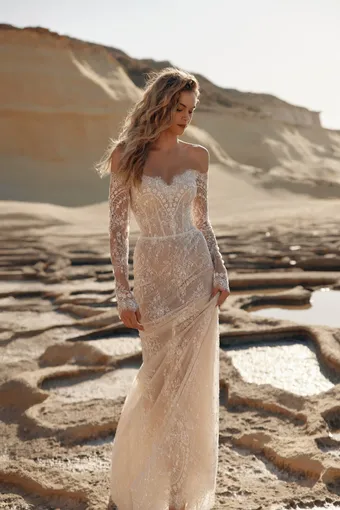 Eva Lendel Style Otto #3 frontface vertical cropped thumbnail