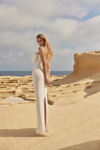 Eva Lendel Style Pierre #1 default backface vertical thumbnail