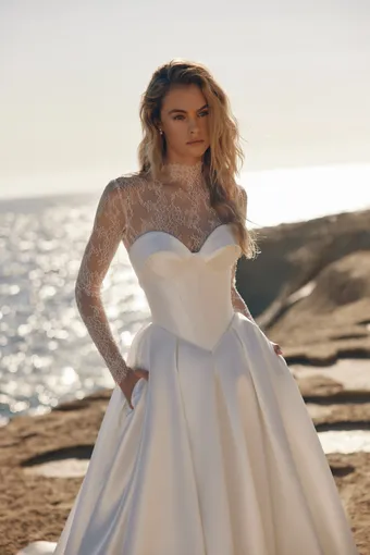 Eva Lendel Style Timea #3 frontface vertical cropped thumbnail