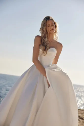 Eva Lendel Style Timea #2 frontface vertical cropped thumbnail