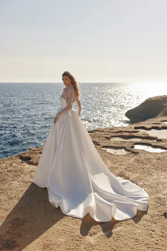 Eva Lendel Style Timea #1 default backface vertical thumbnail