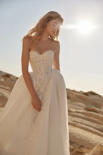 Eva Lendel Style Topaz #3 frontface vertical cropped thumbnail