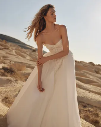 Eva Lendel Style Topaz #2 frontface vertical cropped thumbnail