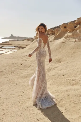 Eva Lendel Style Widian #1 default backface vertical thumbnail