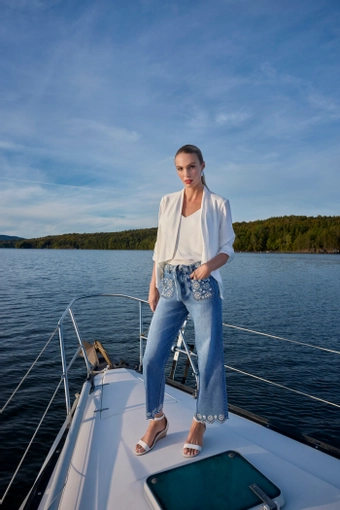 Frank Lyman  261112 #0 default frontface vertical thumbnail