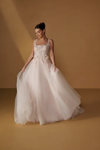 Christina Wu Brides #1 frontface vertical thumbnail