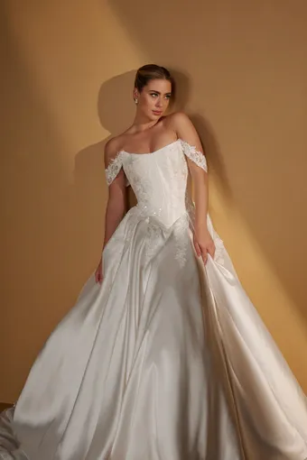 Christina Wu Brides #4 frontface vertical cropped thumbnail
