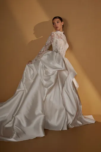 Christina Wu Brides #8 frontface vertical thumbnail
