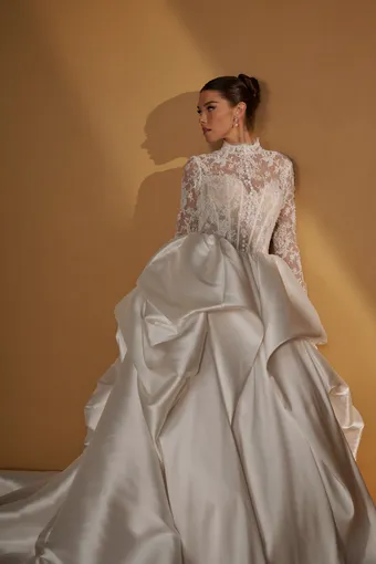 Christina Wu Brides #7 frontface vertical thumbnail