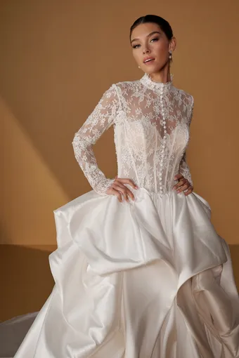 Christina Wu Brides #12 frontface vertical cropped thumbnail