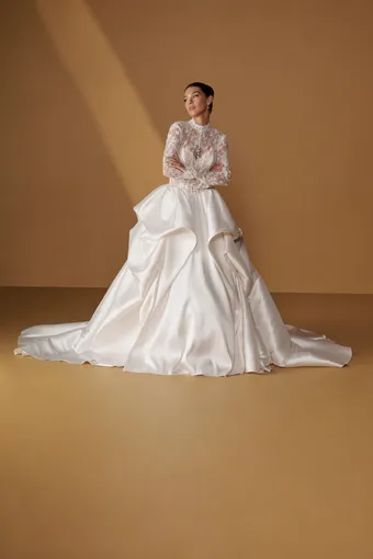 Christina Wu Brides #6 frontface vertical thumbnail