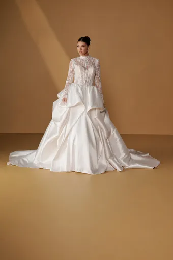 Christina Wu Brides #1 frontface vertical thumbnail
