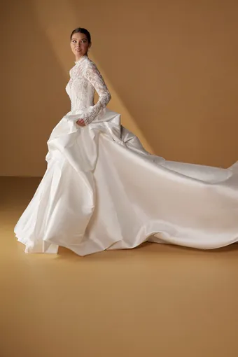 Christina Wu Brides #5 frontface vertical thumbnail