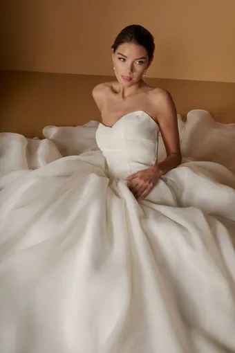 Christina Wu Platinum Style 31383 #6 frontface vertical cropped thumbnail
